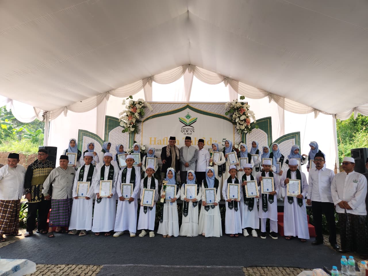 CAMAT CIPOCOK JAYA MENGHADIRI KEGIATAN HAFLAH TAHFIDZ KE-5